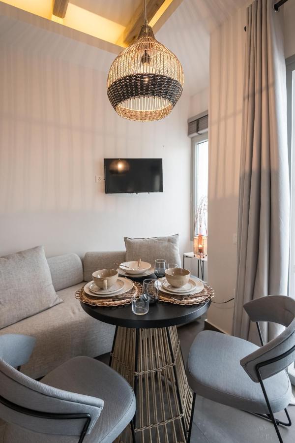 Vivere Luxury Suites Pera Gyalos Exterior photo