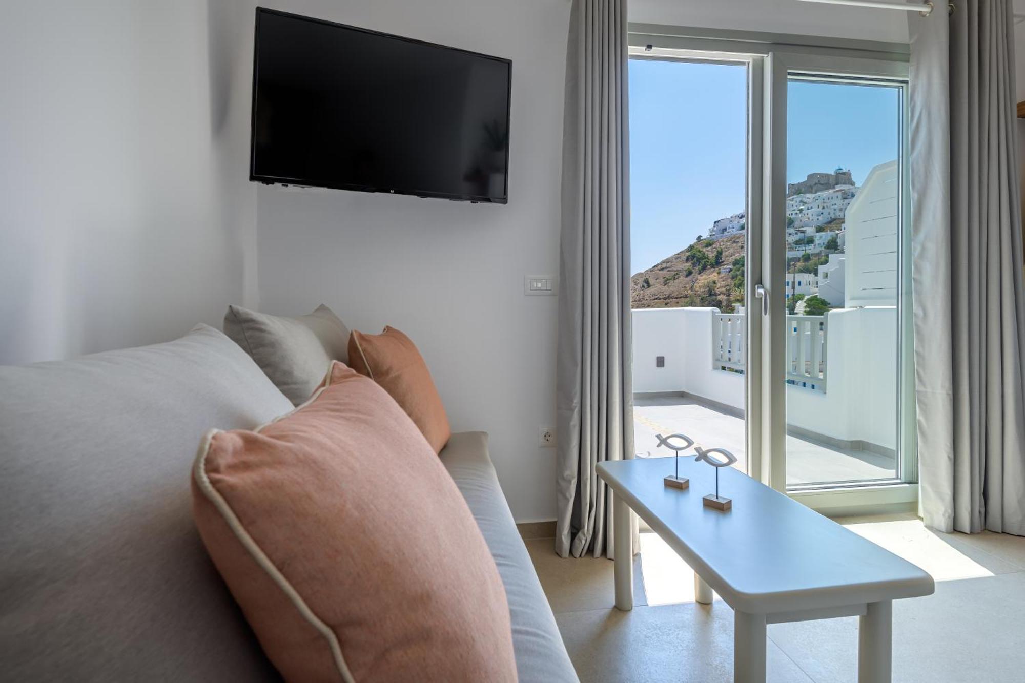 Vivere Luxury Suites Pera Gyalos Exterior photo