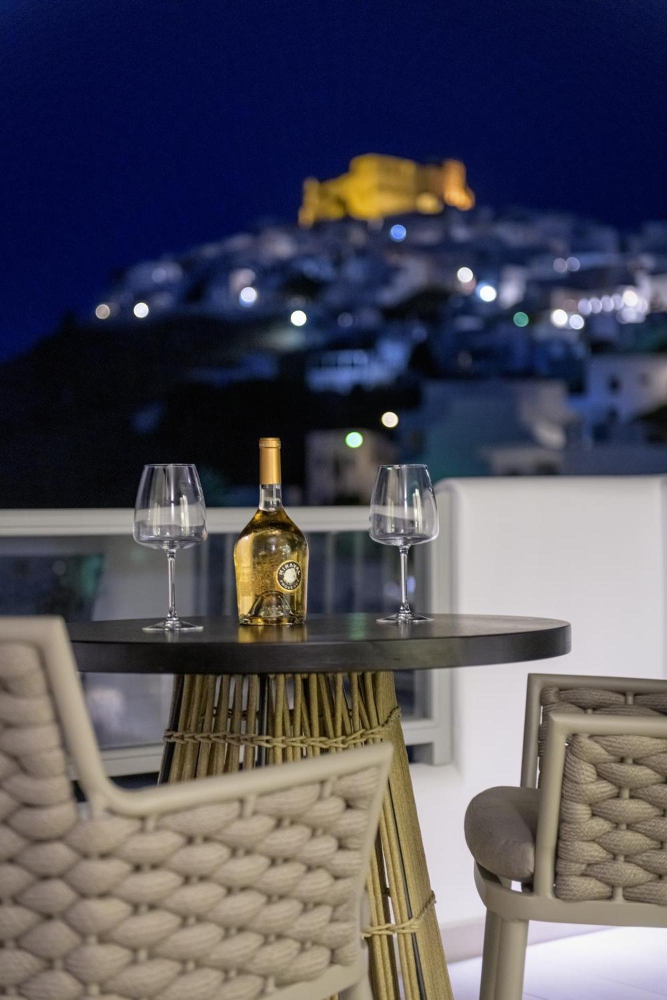 Vivere Luxury Suites Pera Gyalos Exterior photo